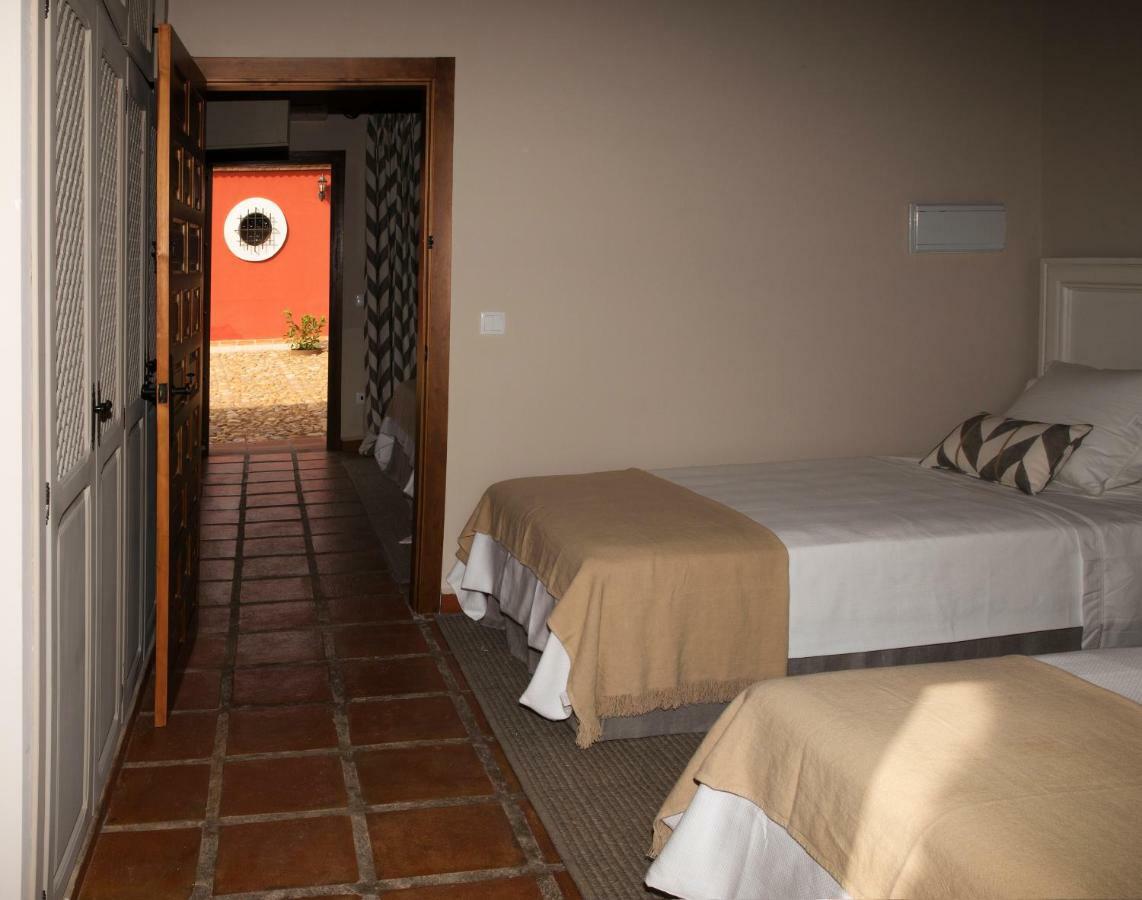 Hotel Rural Las Tejuelas Valdecaballeros Exterior photo